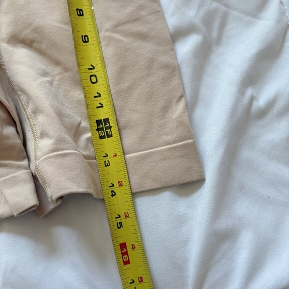 Spanx Womens Size Medium Tan Shorts Shapewear Shaping Tummy Control Soft Comfy - Picture 3 of 5